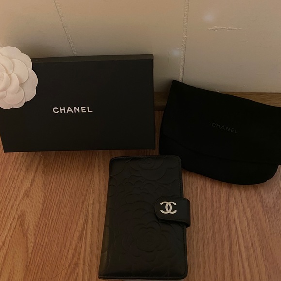 CHANEL - Picture 5 of 7